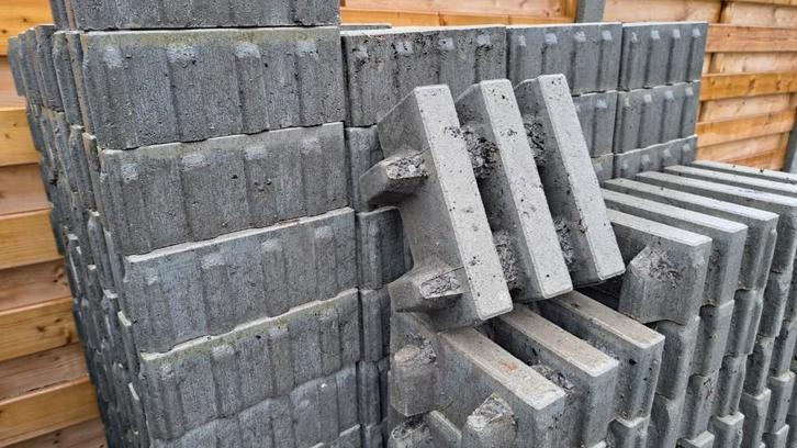 32 m² grasdallen te koop – goede staat, Tuin en Terras, Tegels en Klinkers, Gebruikt, Overige typen, Beton, 10 m² of meer, Ophalen