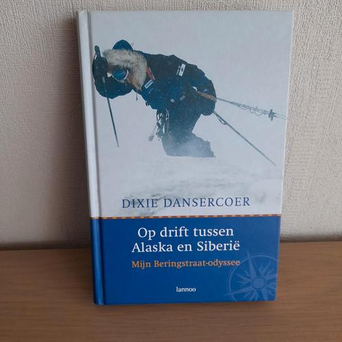 Op drift tussen Alaska en Siberië - Dixie Dansercoer., Livres, Récits de voyage, Comme neuf, Enlèvement ou Envoi