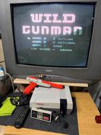 nintendo nes action set + TV crt 70cm, Games en Spelcomputers, Ophalen of Verzenden, Zo goed als nieuw, Met 3 controllers of meer