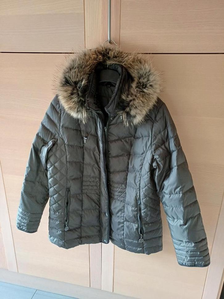 dames donsjas kaki maat 40-42, Kleding | Dames, Jassen | Winter, Gedragen, Maat 38/40 (M), Overige kleuren, Ophalen