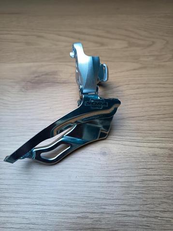Voorderailleur voor racefiets. beschikbaar voor biedingen
