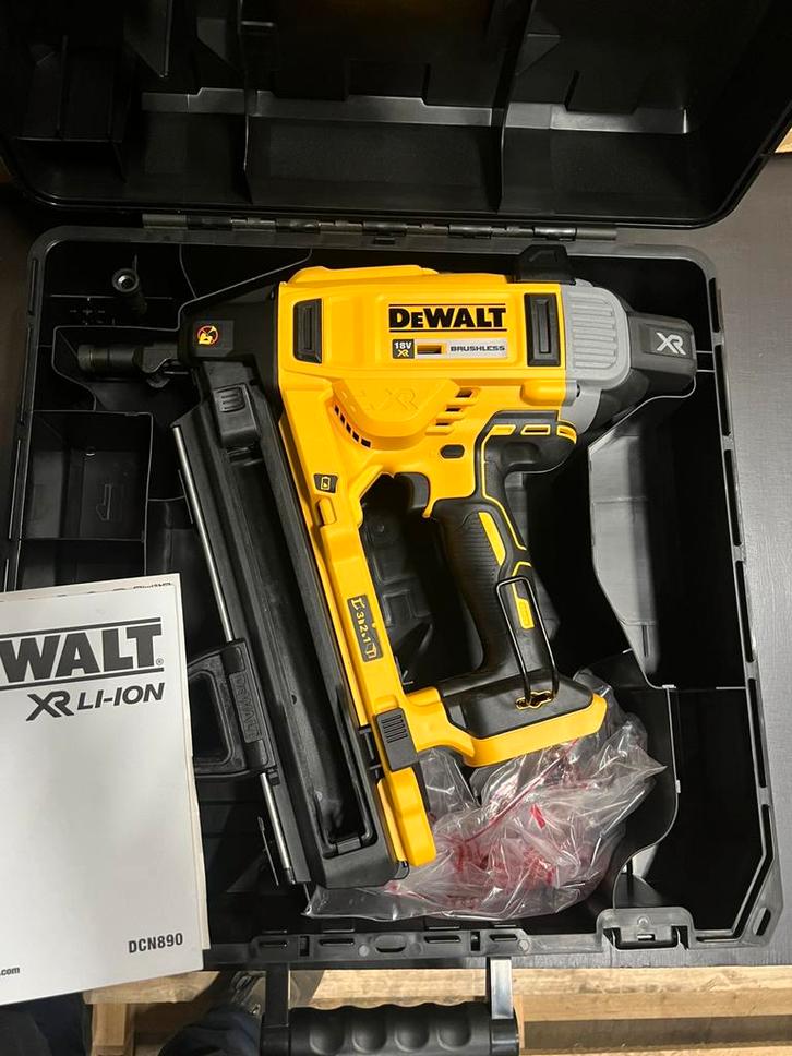 DeWalt DCN890 nagelpistool – NIEUW Body + koffer + 5Ah accu, Doe-het-zelf en Bouw, Gereedschap | Handgereedschap, Nieuw, Ophalen