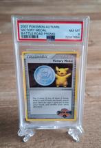 2007 victory medal PSA 8, Hobby en Vrije tijd, Verzamelkaartspellen | Pokémon, Ophalen of Verzenden, Zo goed als nieuw, Losse kaart