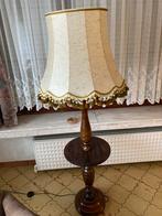 Vintage staande lamp – hout met stoffen kap en franjes, Huis en Inrichting, Ophalen, Zo goed als nieuw, Glas