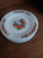 8 assiettes Arcopal France D19cm motif floral Parfait état, Enlèvement