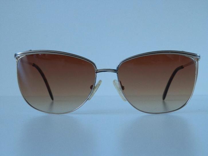 Lacoste zonnebril. Vintage., Handtassen en Accessoires, Zonnebrillen en Brillen | Dames, Zo goed als nieuw, Zonnebril, Overige merken