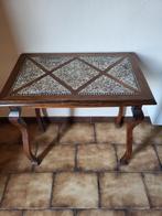 bijzet tafeltje afgewerkt met zilvergrijs kleurige steentjes, Antiek en Kunst, Ophalen