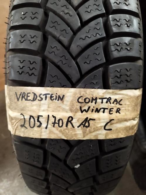 2 pneus neige Vredestein 205/70R15, Autos : Pièces & Accessoires, Pneus & Jantes, Pneu(s), Pneus hiver, 15 pouces, 205 mm, Utilisé