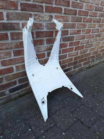 Witte voetplaat booster spirit  beschikbaar voor biedingen