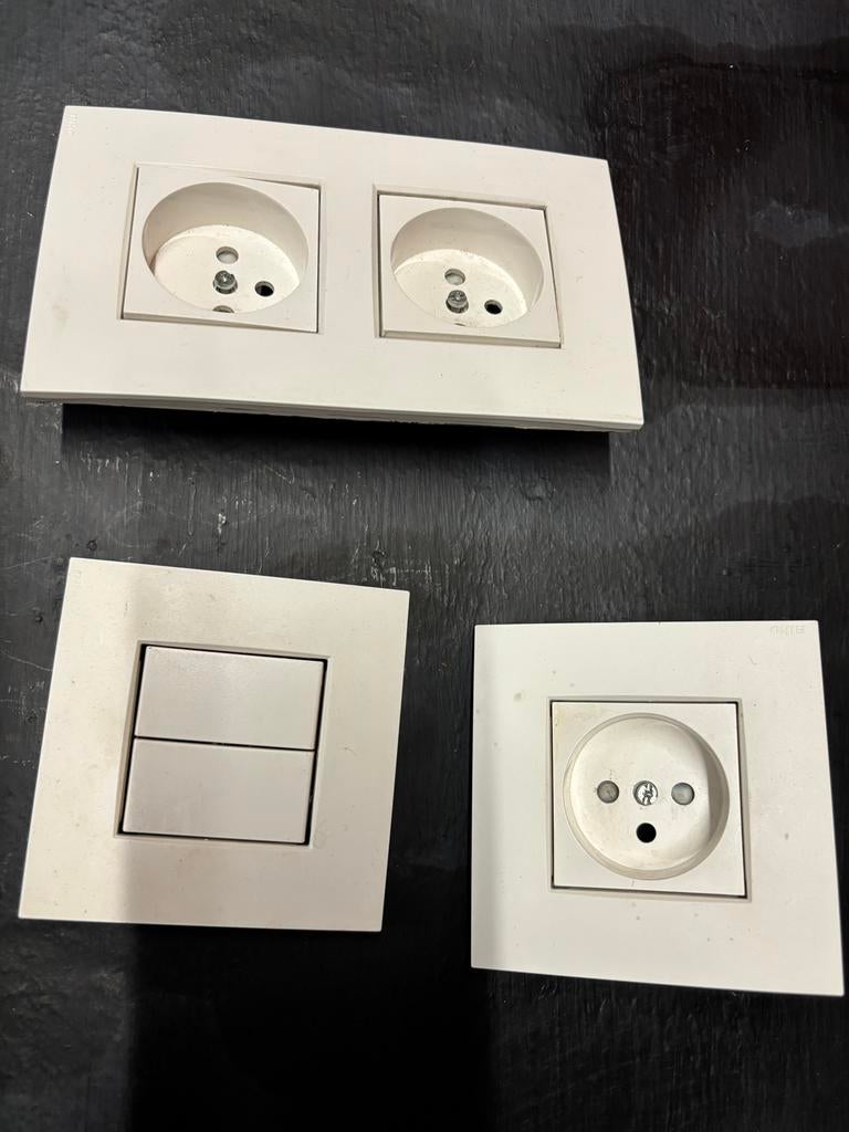 Prises et interrupteurs double NIKO neufs, Enlèvement ou Envoi, Comme neuf
