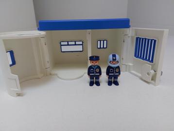 Playmobil verplaatsbaar politiebureau  beschikbaar voor biedingen