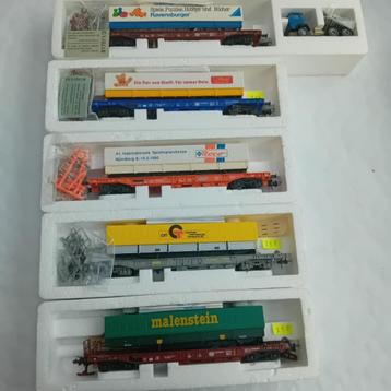 Rollende straat met trucks beschikbaar voor biedingen