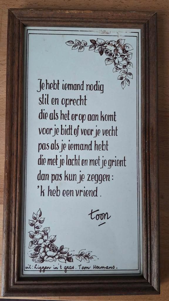 Te koop siertegel in houten lijstje met het gedicht Vriend., Maison & Meubles, Accessoires pour la Maison | Tableaux à écrire & Proverbes