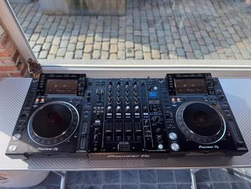 CDJ-2000 Nexus 2 + DJM-900 Nexus 2 dj set inc. flightcase beschikbaar voor biedingen