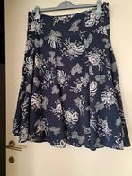 Blauw met wit bedrukte zwierige rok maat 42, Blauw, Maat 42/44 (L), Ophalen of Verzenden, Zo goed als nieuw