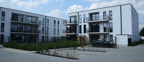 TE HUUR te HEUSDEN-ZOLDER: Bovengrondse autostaanplaats, Immo, Garages en Parkeerplaatsen, Provincie Limburg
