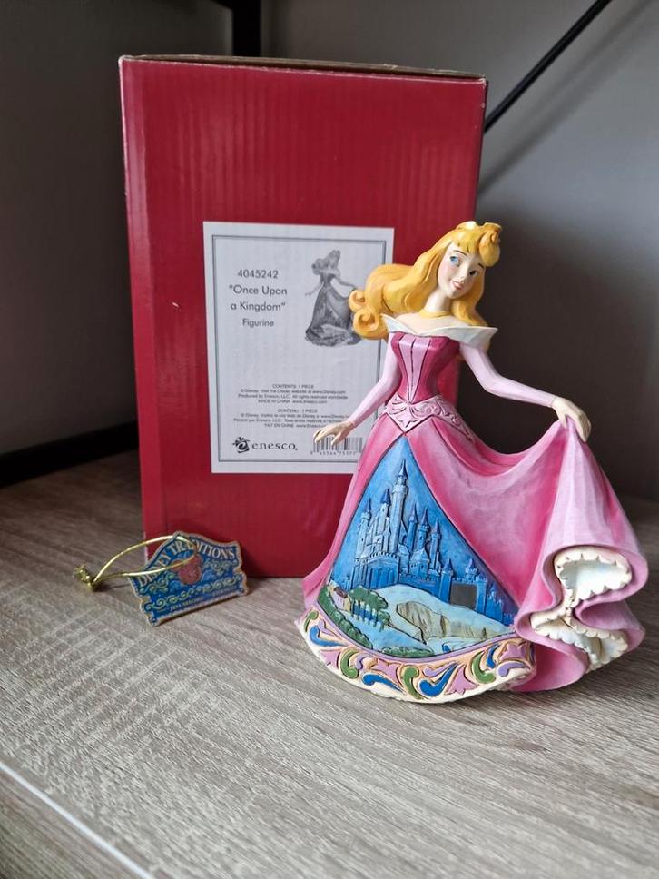 Disney Tradition Once upon a Kingdom., Collections, Disney, Neuf, Statue ou Figurine, Blanche-Neige ou Belle au Bois Dormant, Enlèvement