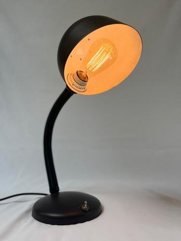 Vintage bureaulamp beschikbaar voor biedingen