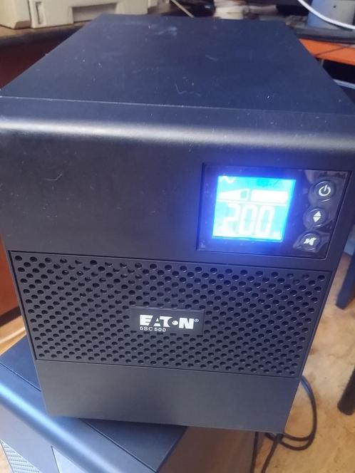 Onduleur EATON 5SC500/350W-nouvelle batterie-onde sinusoïdal, Informatique & Logiciels, Alimentations de secours (UPS), Comme neuf