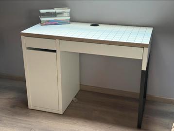 Kinder bureau beschikbaar voor biedingen