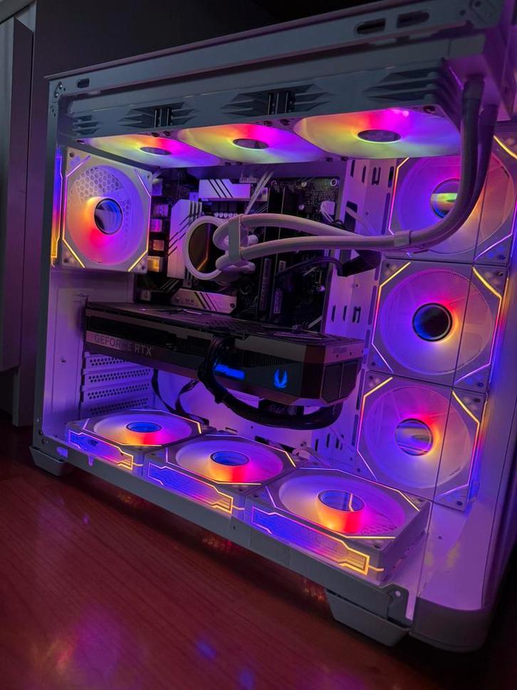 RTX 5080 gaming-pc • i9 14900kf, Computers en Software, Pc- en Netwerkkabels, Zo goed als nieuw, Ophalen