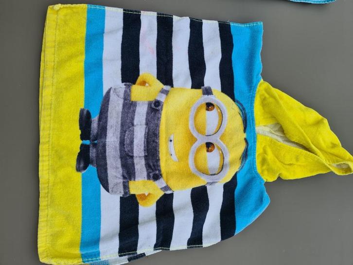cape of poncho in badstof Minion, Kinderen en Baby's, Kinderkleding | Maat 98, Zo goed als nieuw, Ophalen of Verzenden