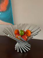 Moderne Fruitmand bestaande uit metalen staafjes, Ophalen, Zo goed als nieuw