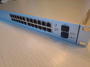 Netwerk Switch 24 kanaals disponible aux enchères