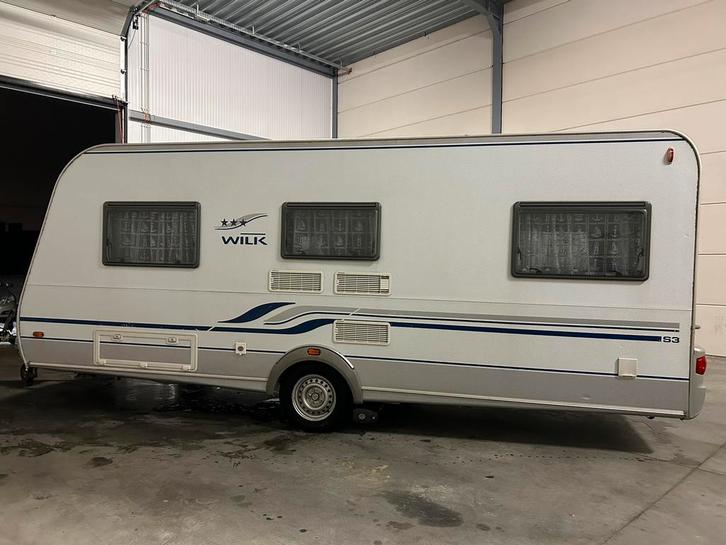 Caravan wilk 2009, Caravans en Kamperen, Caravans, Particulier, tot en met 4, 1000 - 1250 kg, Rondzit, Wilk, Frans bed, Omvormbare zithoek