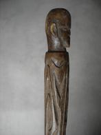 Belle sculpture sur bois sur une pagaie de Nouvelle-Guinée, Envoi