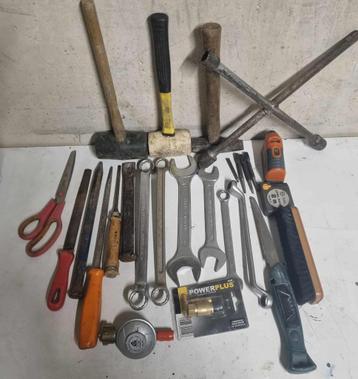 Lot gereedschap beschikbaar voor biedingen