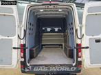 Volkswagen Crafter 102pk Dubbel Cabine L3H3 Trekhaak Navi Ai, Auto's, Gebruikt, Euro 6, 2000 kg, Volkswagen