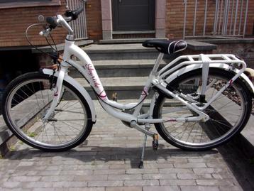 Een heel mooie meisjes fiets. (24 INCH) beschikbaar voor biedingen