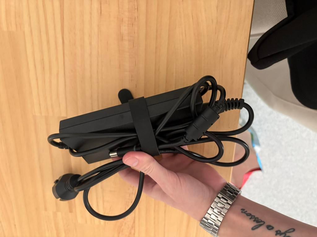 Lader dell, Ophalen of Verzenden, Zo goed als nieuw