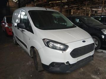 Ford Transit Courrier Euro 6b Benzine MOTOR DEFECT HANDELAAR, Auto's, Voorwielaandrijving, Wit, Bedrijf, Handgeschakeld
