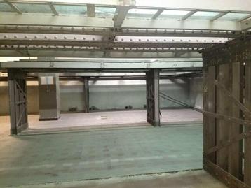 Industriële metalen vloeren in Eiffelstijl beschikbaar voor biedingen