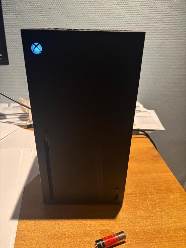 XBOX SERIES X avec 1 manette, Games en Spelcomputers, Spelcomputers | Xbox Series X en S, Zo goed als nieuw, Xbox Series X, Ophalen