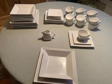 Servies 33 stuks (compleet voor 6 pers) beschikbaar voor biedingen
