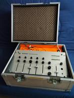 versterker en geluidsbox ingebouwd in flight case, Musique & Instruments, Boîtiers & Valises, Enlèvement, Utilisé