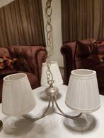 Set van 2 elegante hanglampen–zilverkleurig met witte kapjes, Huis en Inrichting, Lampen | Kroonluchters, Ophalen