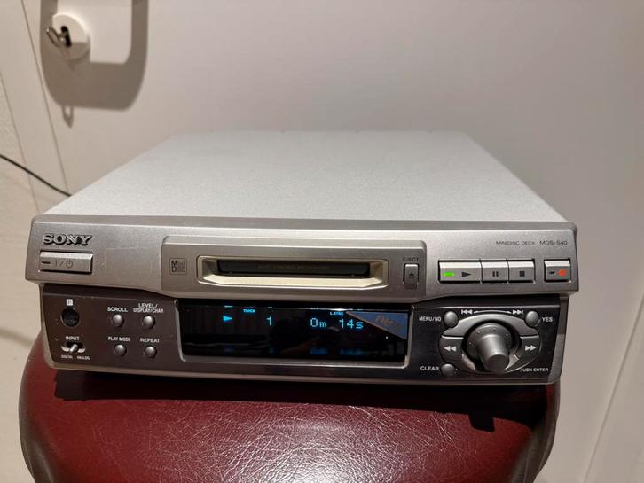 Sony MDS-S40 MiniDisc Deck – zilver – werkend en netjes, Audio, Tv en Foto, Walkmans, Discmans en Minidiscspelers, Ophalen of Verzenden