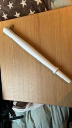 Landelijke vierkant tafel met bruin blad en witte poten, Huis en Inrichting, Ophalen, Zo goed als nieuw