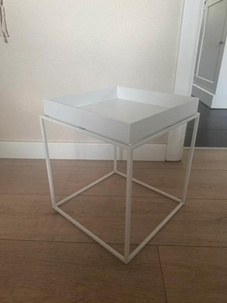 Hay white tray table, Huis en Inrichting, Tafels | Bijzettafels, Gebruikt, Vierkant, Minder dan 45 cm, Minder dan 55 cm, Metaal of Aluminium