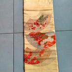Oosterse zijden kimonos, Ophalen