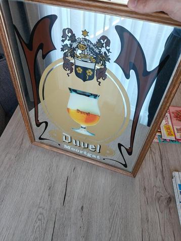 Spiegel in houten kader Duvel beschikbaar voor biedingen