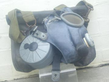 US 44 assault M-7 gas mask masque anti-gaz & housse étanche