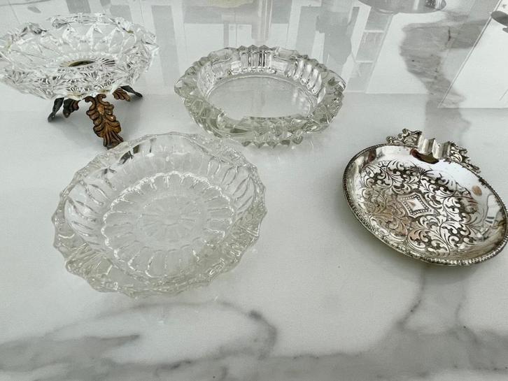 4 asbakken, Verzamelen, Rookartikelen, Aanstekers en Luciferdoosjes, Zo goed als nieuw, Asbak, Ophalen