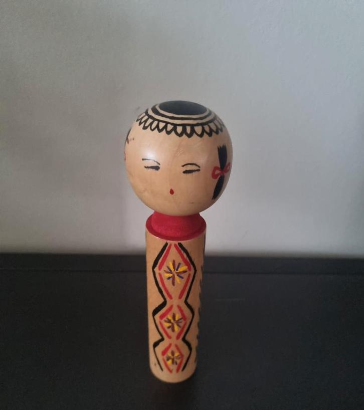 Vrolijke kokeshi met 2 gezichten, Antiek en Kunst, Kunst | Beelden en Houtsnijwerken, Verzenden