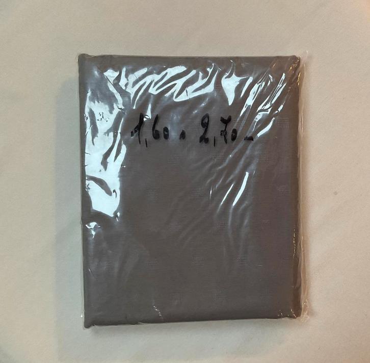 Nieuw tafelkleed (bruin) rechthoekig., Huis en Inrichting, Tafelkleden, Zo goed als nieuw, Ophalen