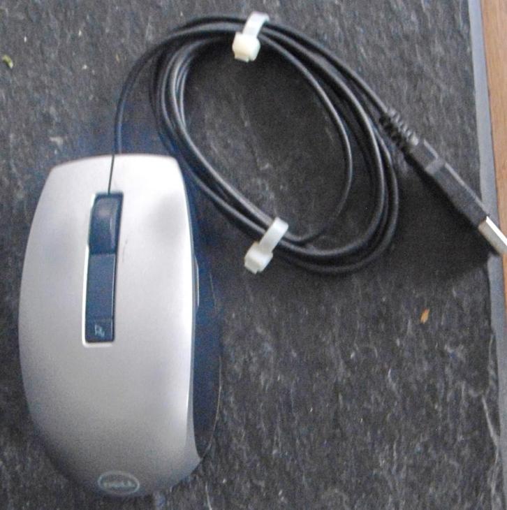 Souris laser USB Dell MOCZUL 1600dpi, argent, reconditionnée, Informatique & Logiciels, Souris, Comme neuf, Souris, Filaire, Enlèvement